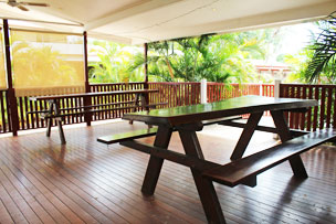 The Royal Hotel also provides an in ground pool, BBQ area, self – serve laundry, and two outdoor decks for entertaining.